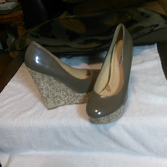 Steve Madden gray patent leather wedge - Picture 8 of 8